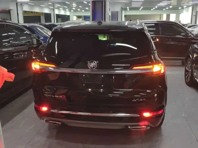 Buick Enclave — Фото автомобиля 5