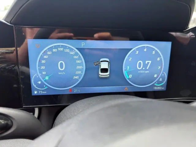 Hyundai Elantra 2022 1.5L CVT 20th Anniversary Edition — Фото автомобиля 8