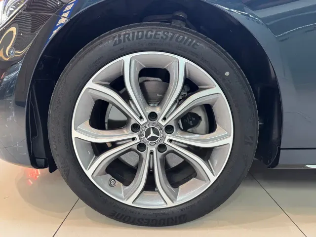 Mercedes-Benz E-Class — Фото автомобиля 9