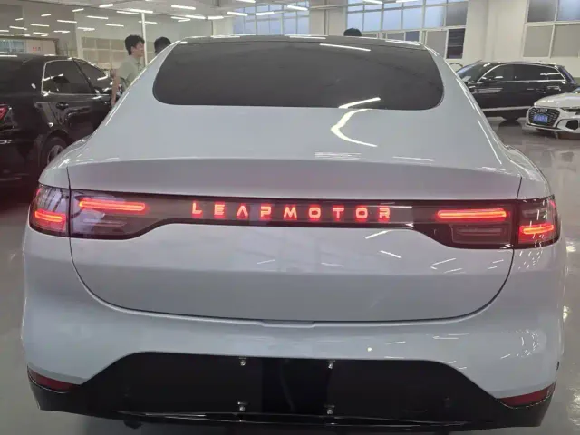 Leapmotor C01 — Фото автомобиля 8