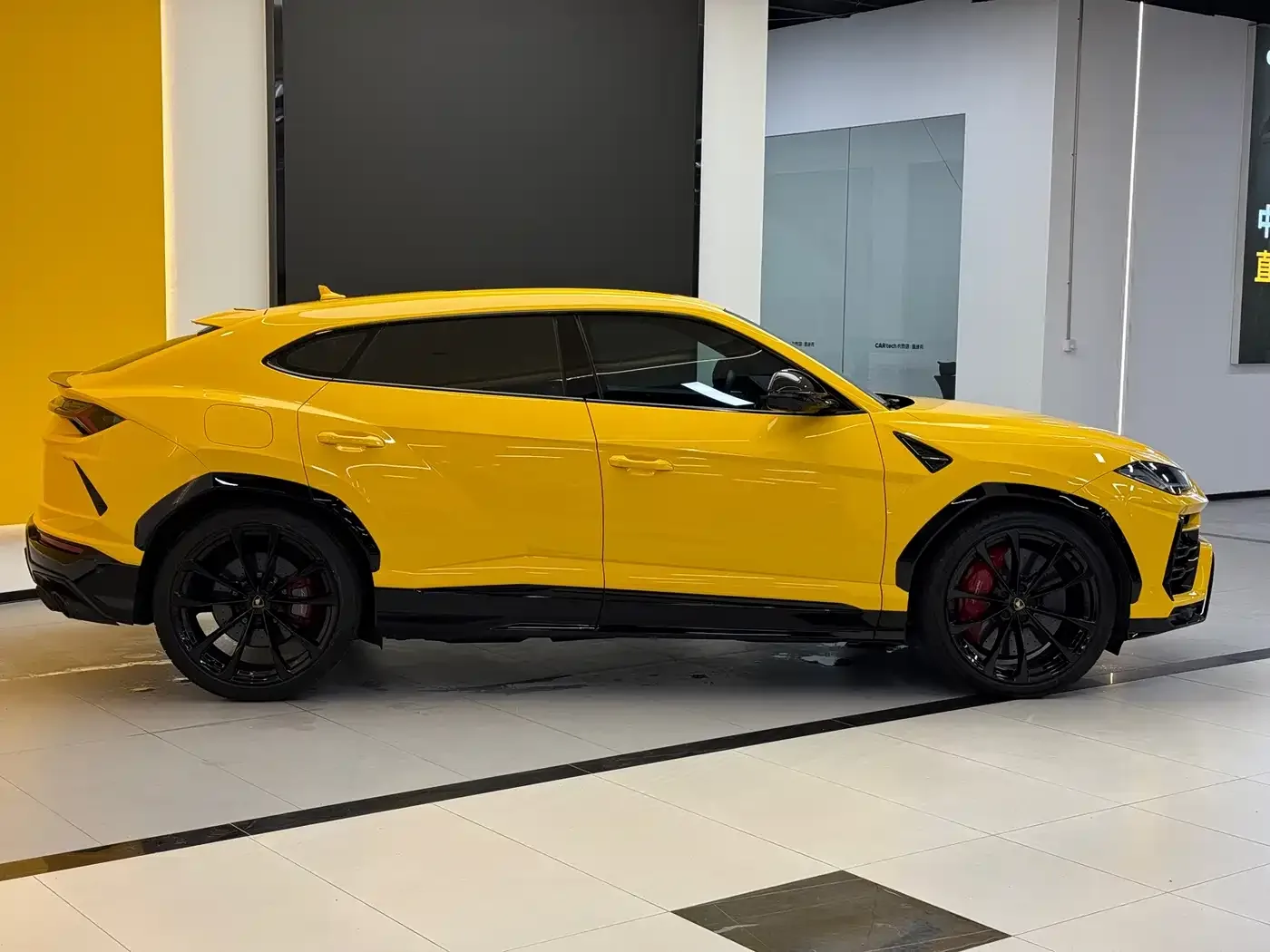 Lamborghini Urus 2021 4.0T V8 — Фото автомобиля 4