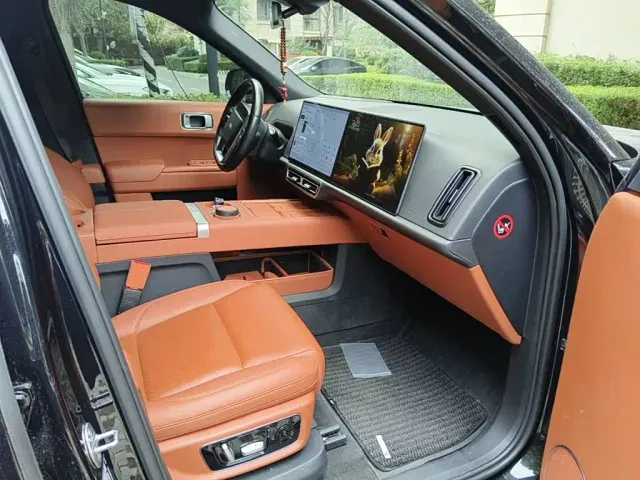 Li Auto L9 — Фото автомобиля 10