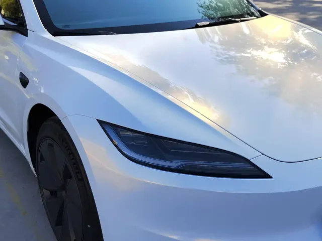 Tesla Model 3 — Фото автомобиля 9
