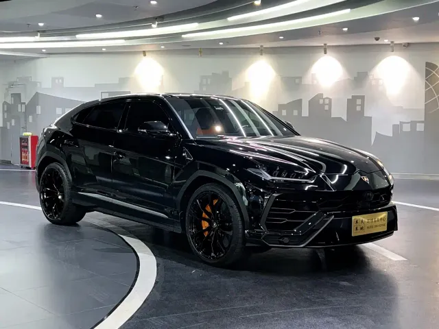 Lamborghini Urus — Фото автомобиля 3