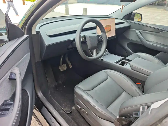 Tesla Model Y — Фото автомобиля 4
