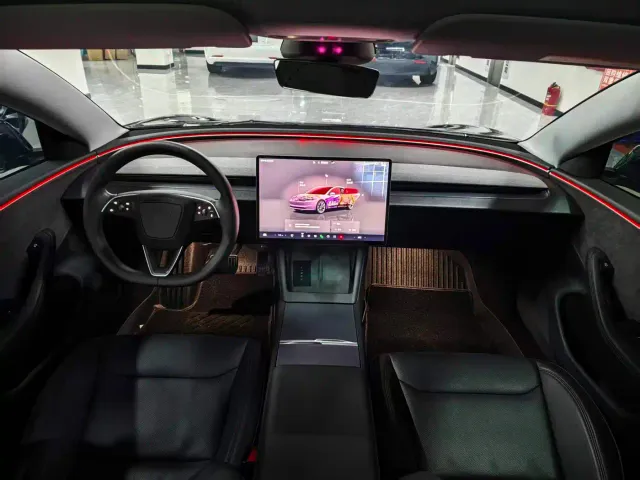 Tesla Model 3 — Фото автомобиля 5