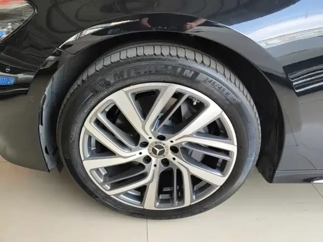 Mercedes-Benz E-Class — Фото автомобиля 22