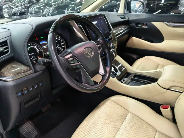Toyota Alphard — Фото автомобиля 4