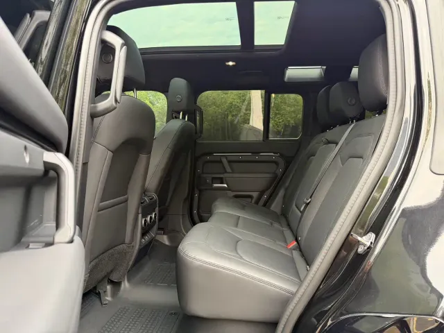 Land Rover Defender — Фото автомобиля 5