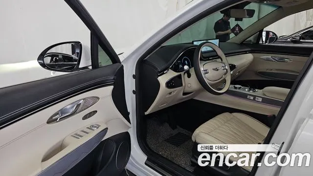 Genesis GV70 — Фото автомобиля 15