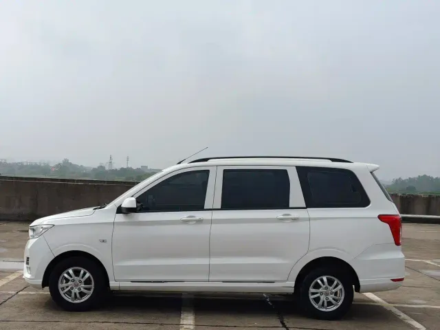 Wuling Hongguang — Фото автомобиля 4