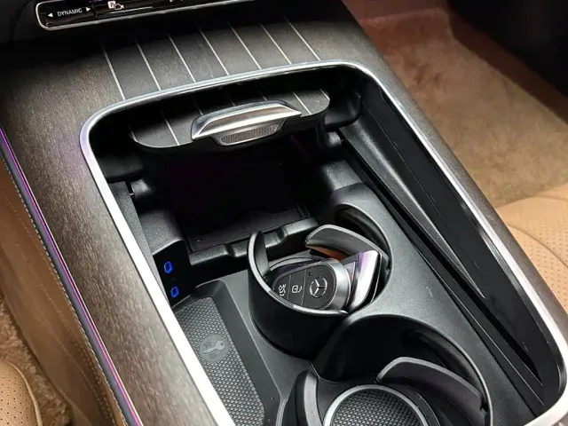 Mercedes-Benz E-Class — Фото автомобиля 16