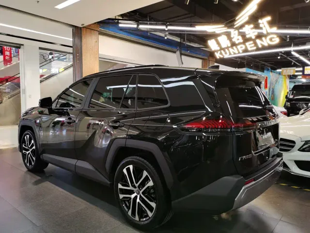 Toyota Wildlander — Фото автомобиля 3