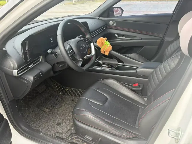 Hyundai Elantra — Фото автомобиля 4