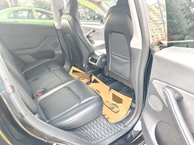 Tesla Model Y — Фото автомобиля 5