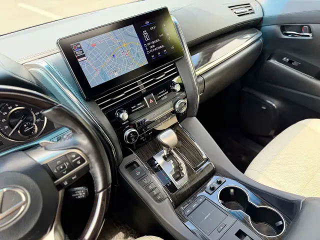 Lexus LM — Фото автомобиля 9