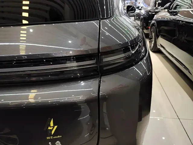 Li Auto L8 — Фото автомобиля 7