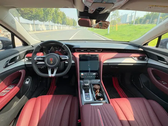 Hongqi H5 — Фото автомобиля 7