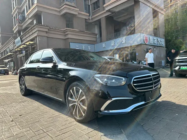 Mercedes-Benz E-Class — Фото автомобиля 3