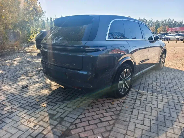 Li Auto L8 — Фото автомобиля 2