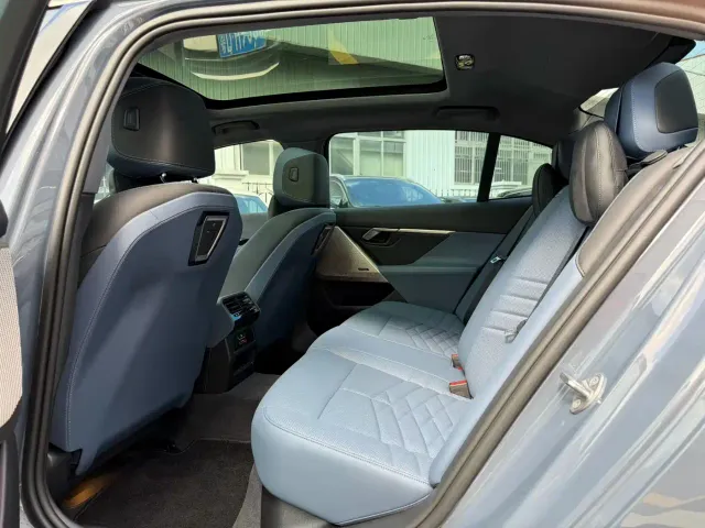 BMW i5 — Фото автомобиля 6