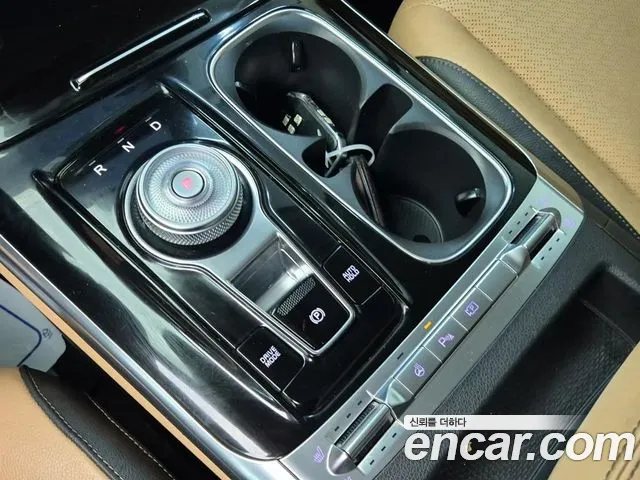 Kia Carnival Generation 4 — Фото автомобиля 8