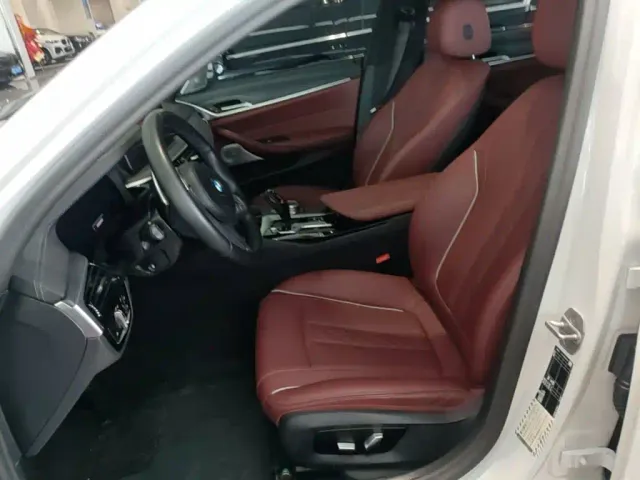 BMW 5 Series — Фото автомобиля 14