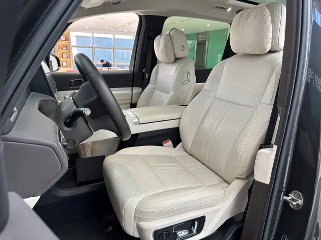 Li Auto MEGA — Фото автомобиля 11