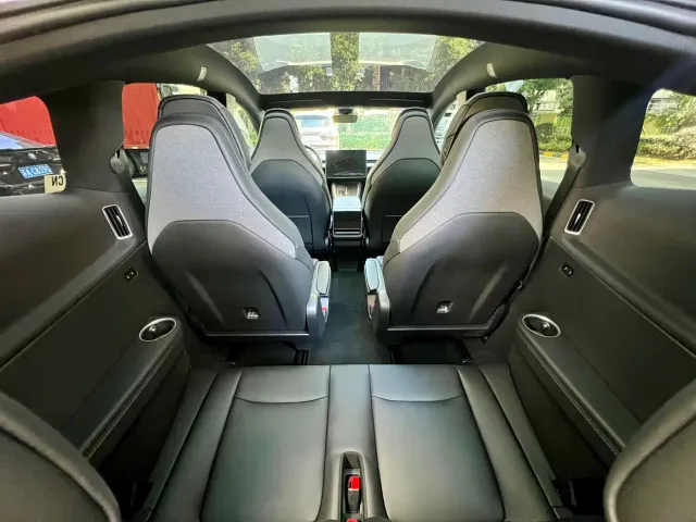 Tesla Model Y L — Фото автомобиля 10