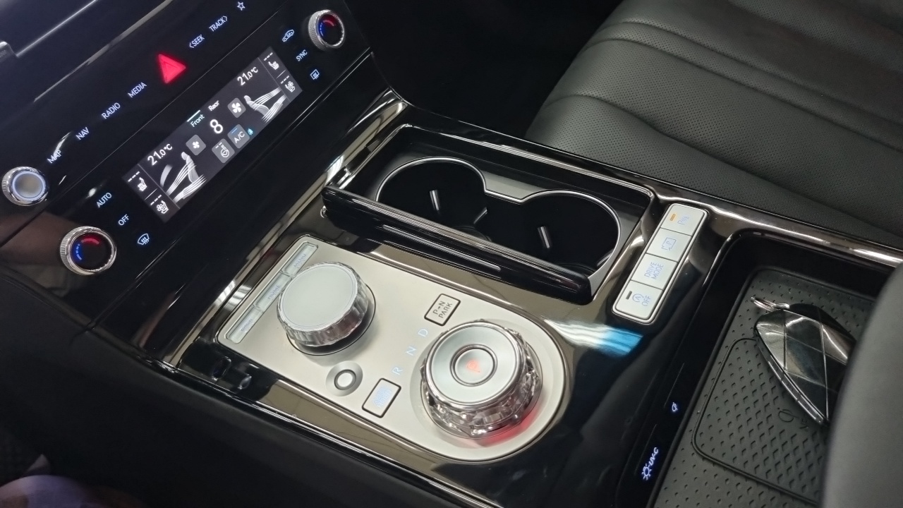 Genesis G80 Бензин 2.5 турбо AWD — Фото автомобиля 9