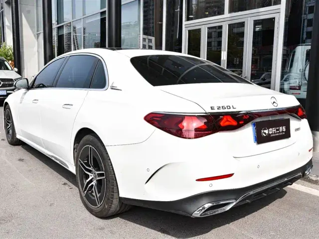 Mercedes-Benz E-Class — Фото автомобиля 7