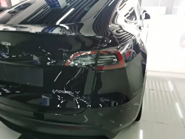 Tesla Model Y — Фото автомобиля 7