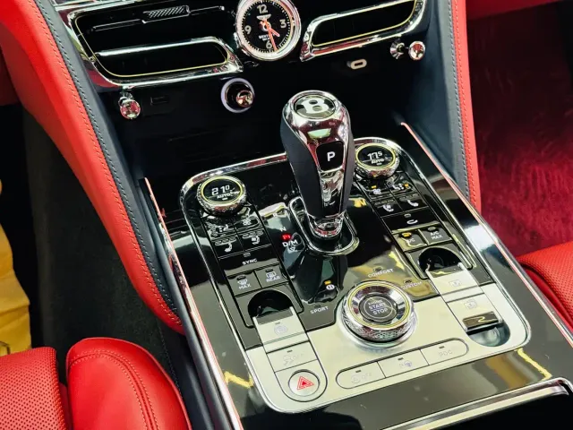 Bentley Flying Spur — Фото автомобиля 22