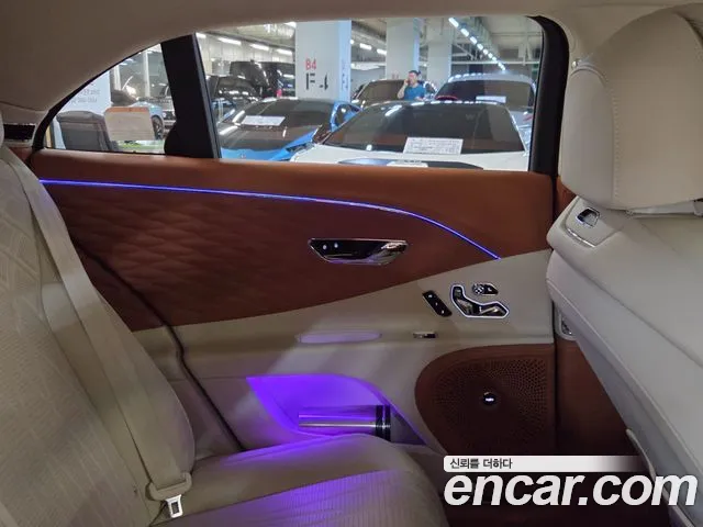 Bentley Flying Spur — Фото автомобиля 15