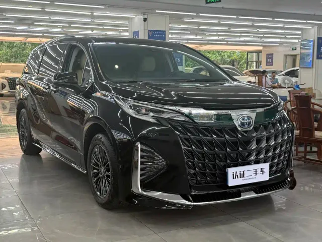 Toyota Sienna — Фото автомобиля 3