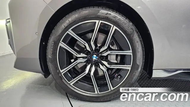 BMW 7-Series 7 серия (G70) 740i xDrive M Sport — Фото автомобиля 5