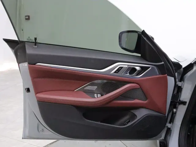 BMW i4 — Фото автомобиля 10