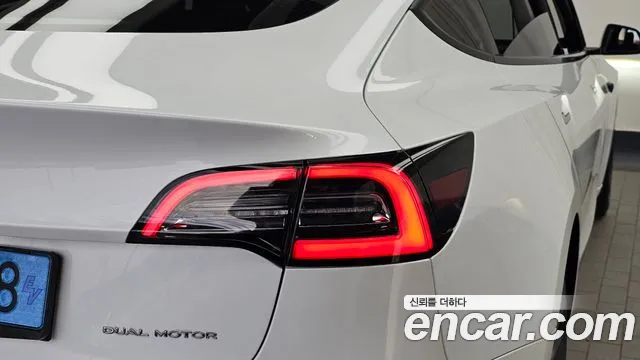 Tesla Model 3 — Фото автомобиля 8