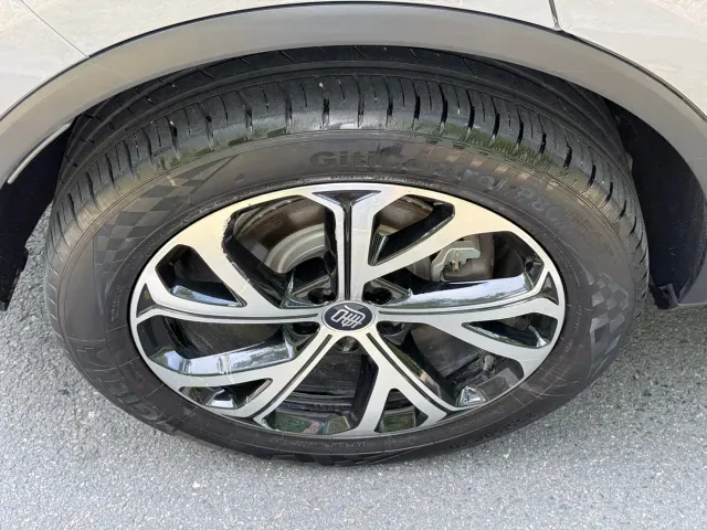 BYD Tang — Фото автомобиля 8