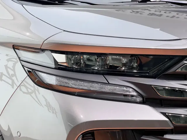 Toyota Vellfire — Фото автомобиля 5