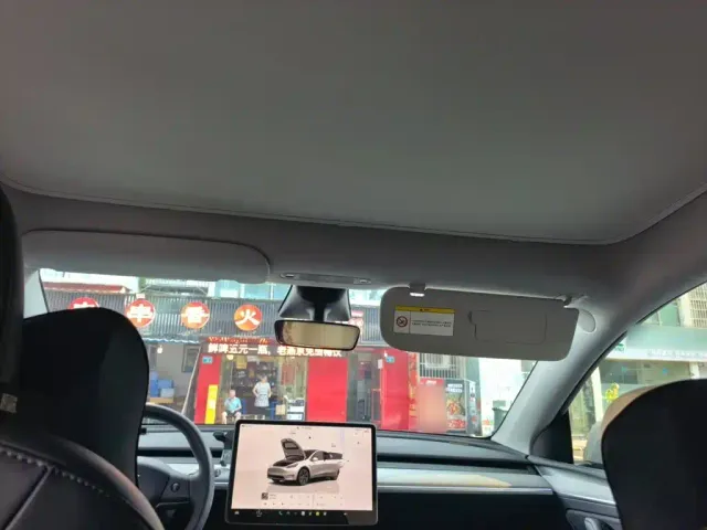 Tesla Model Y — Фото автомобиля 8