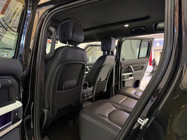 Land Rover Defender — Фото автомобиля 4
