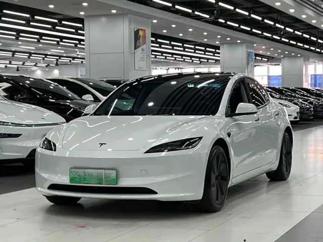 Фотография автомобиля — Tesla Model 3