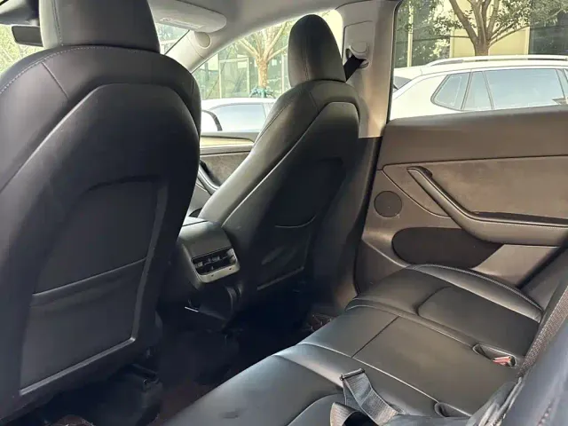 Tesla Model Y — Фото автомобиля 6