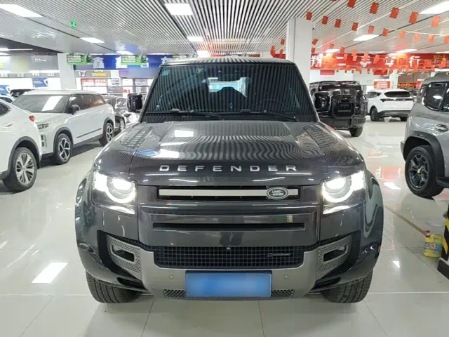 Land Rover Defender — Фото автомобиля 2