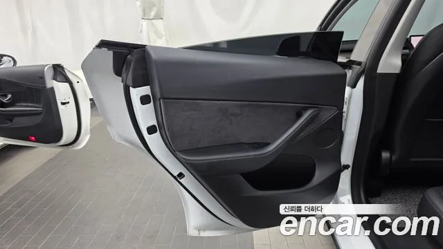 Tesla Model Y — Фото автомобиля 17