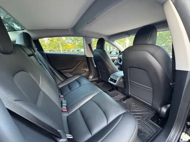Tesla Model 3 — Фото автомобиля 8