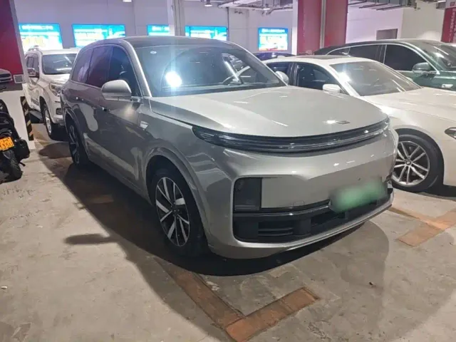 Li Auto L8 — Фото автомобиля 3