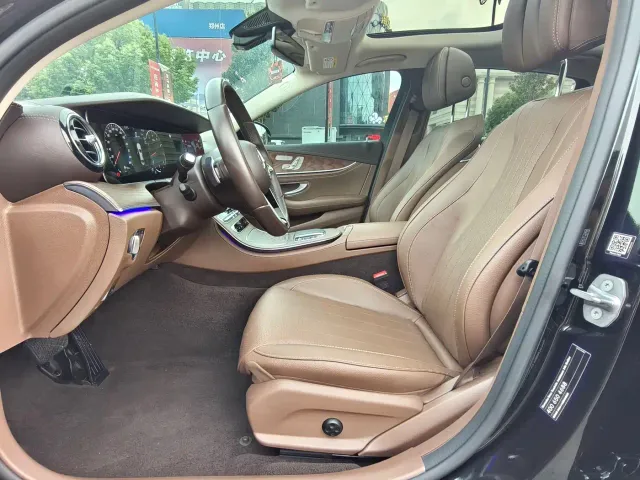 Mercedes-Benz E-Class — Фото автомобиля 14