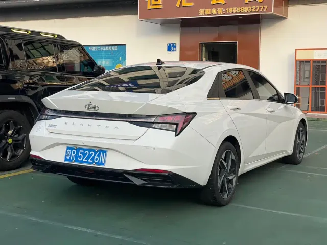 Hyundai Elantra — Фото автомобиля 10
